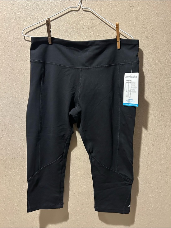 Marika Pants - NWT Marika Black Capri Leggings‎